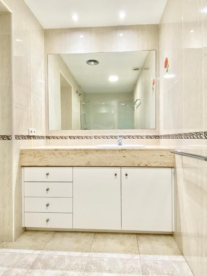 Appartement Devant La Plage โรเซส ภายนอก รูปภาพ
